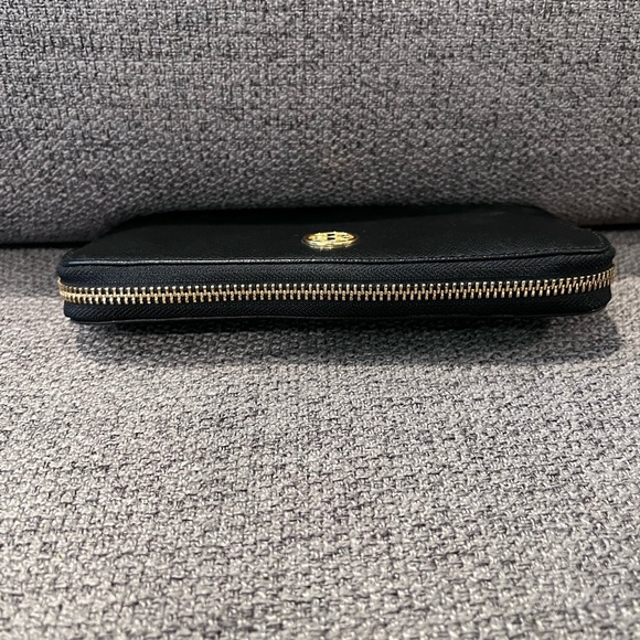 LIKE NEW Authentic Tory Burch Saffiano Leather Long Zip Around Wallet - Picture 2 of 8